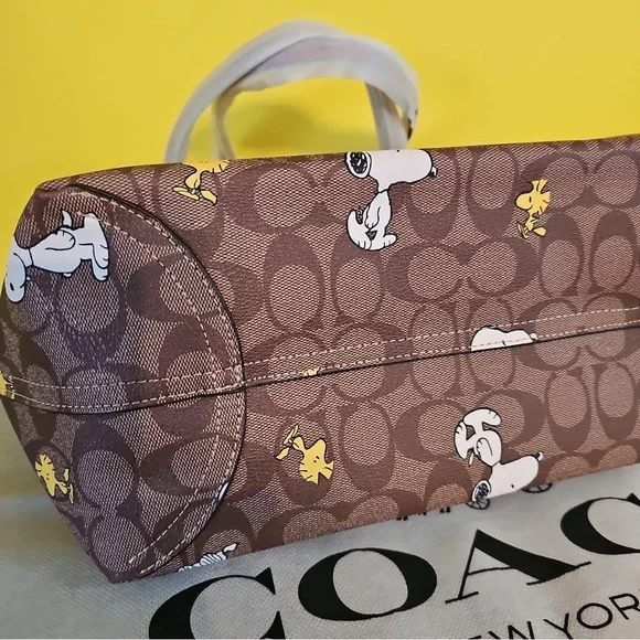 Coach Brown Tote with Snoopy and Woodstock🥯🥯 - Picture 4 of 6